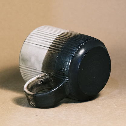 Matt black & White 04