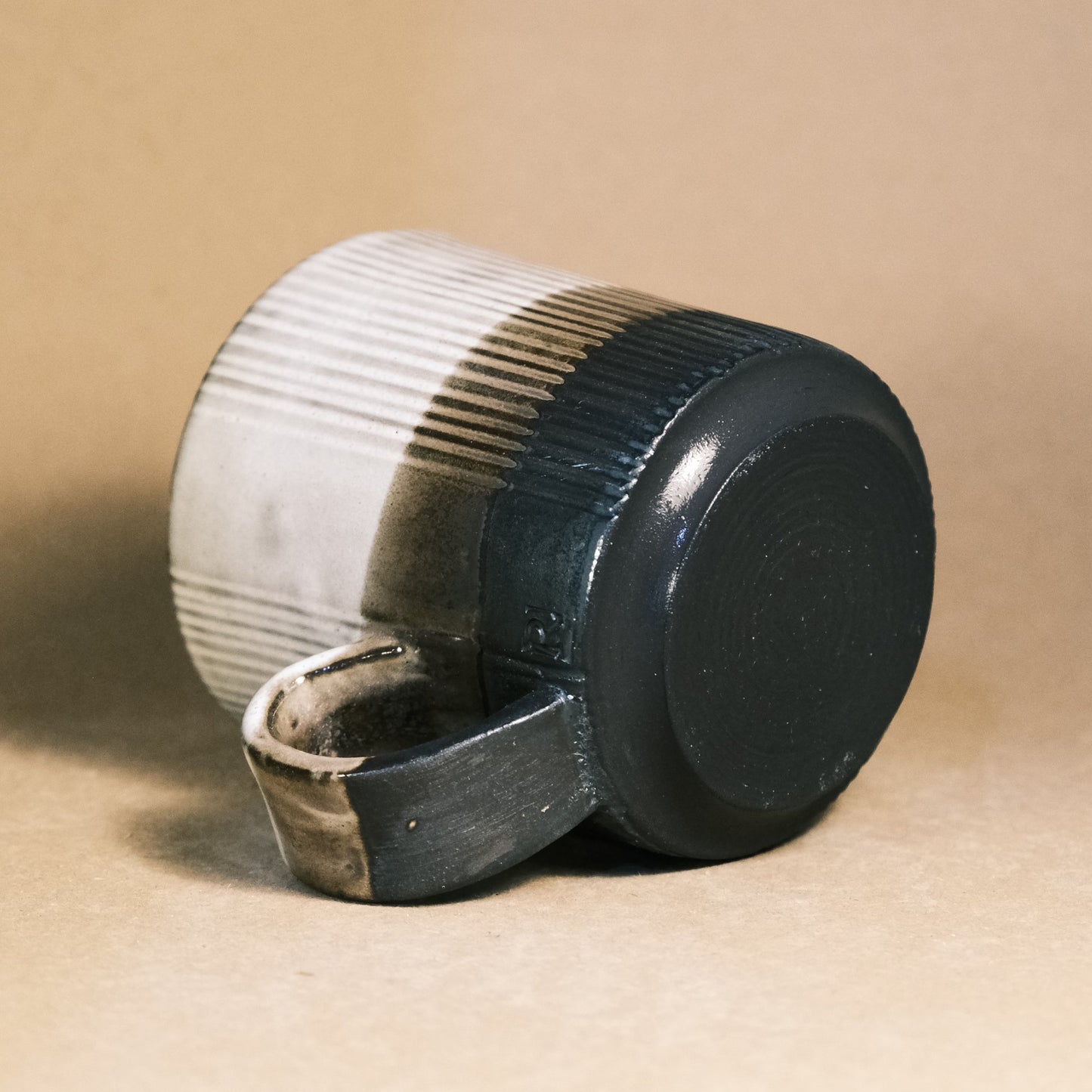 Matt black & White 03