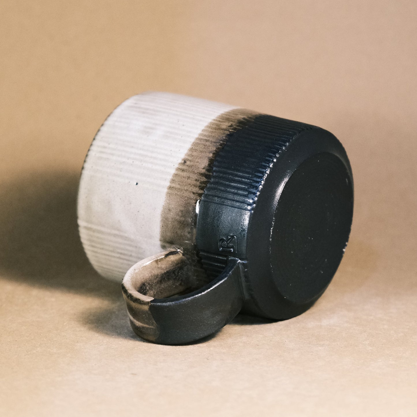 Matt black & White 02