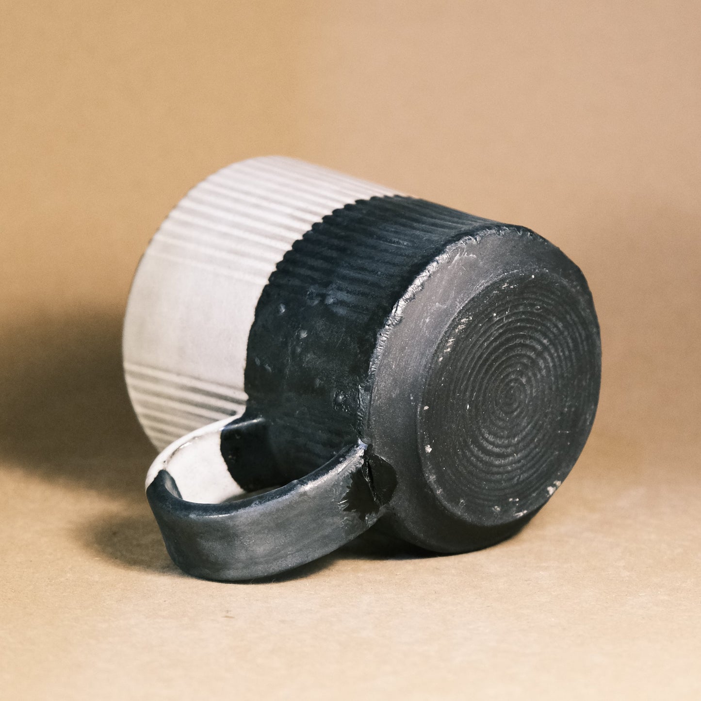 Matt black & White 01